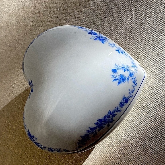 White and blue Limoges France porcelain trinket heart shaped box